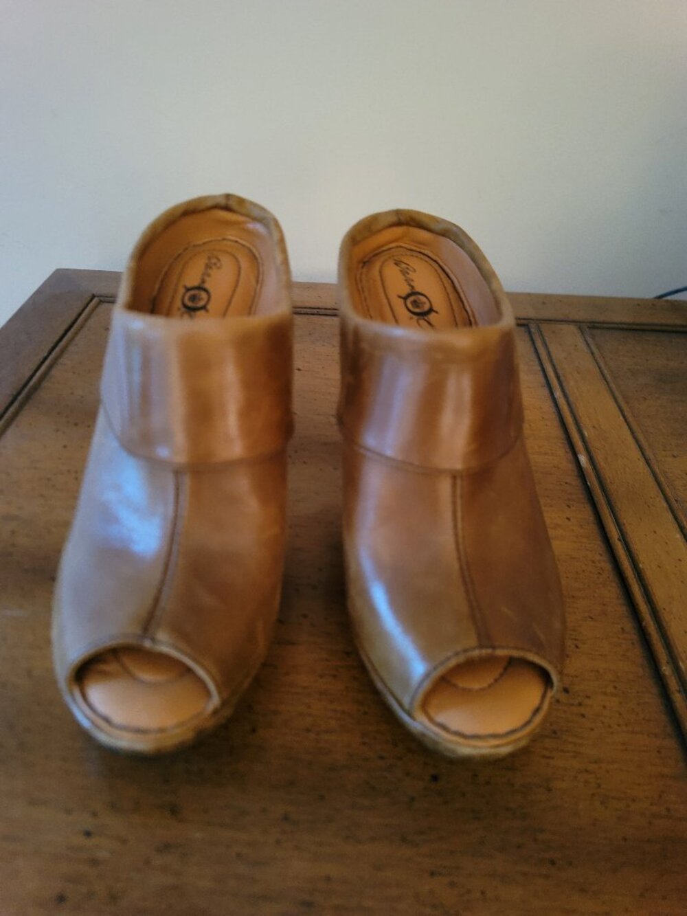 Born Crown Brown Heel shoes in size 6